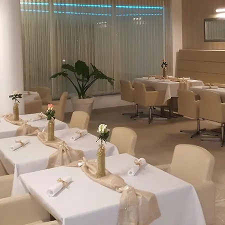 公寓式酒店 阿德里翁公寓式酒店 4*