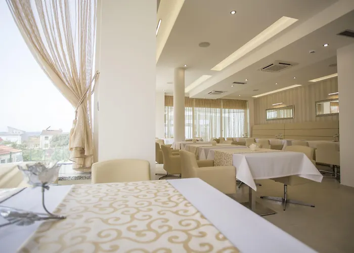 Adrion Aparthotel 4*